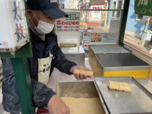 夜ご飯のお野菜を買いに箕島商店街へ。そこでわらび餅を売っていました。